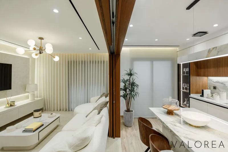 Appartement témoin Valoréa, Aïn Zaghouan : séjour et cuisine ouverte avec îlot en marbre