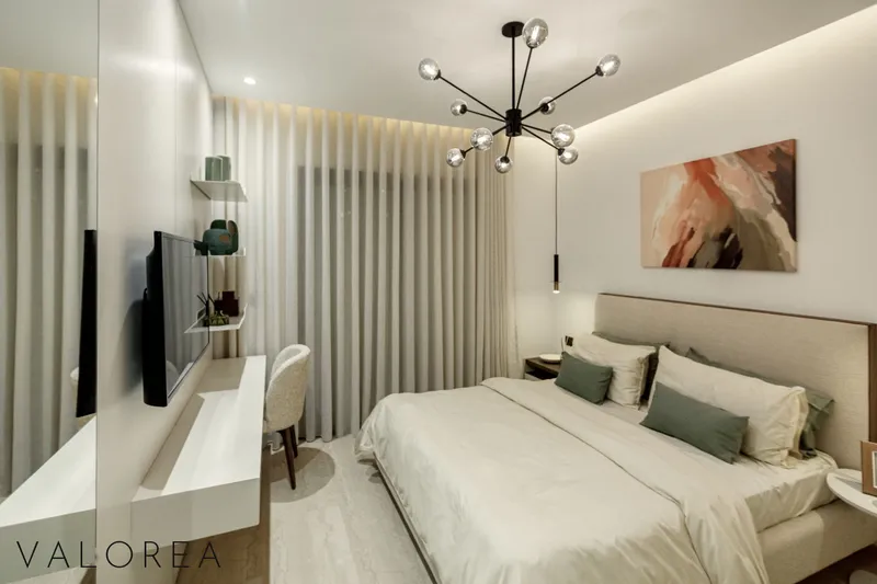 Appartement témoin Valoréa, Aïn Zaghouan : chambre avec lit double et bureau